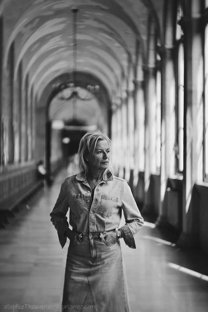 Portrait d'Armelle sous les arcades